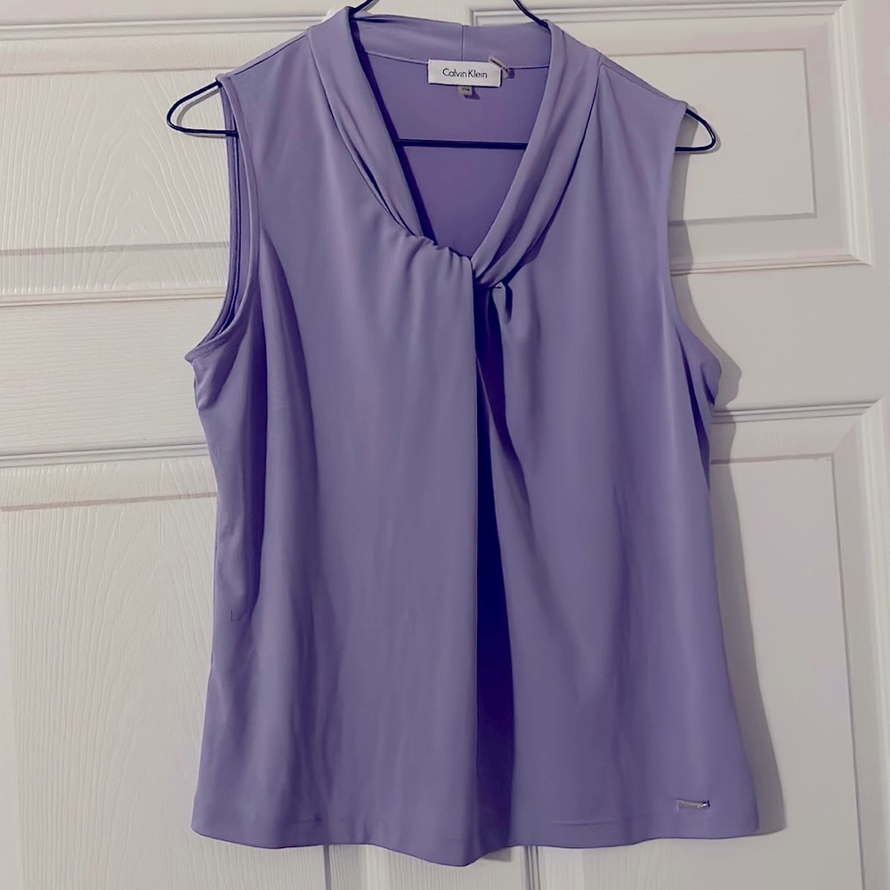Lilac colored sleeveless top with twist front.